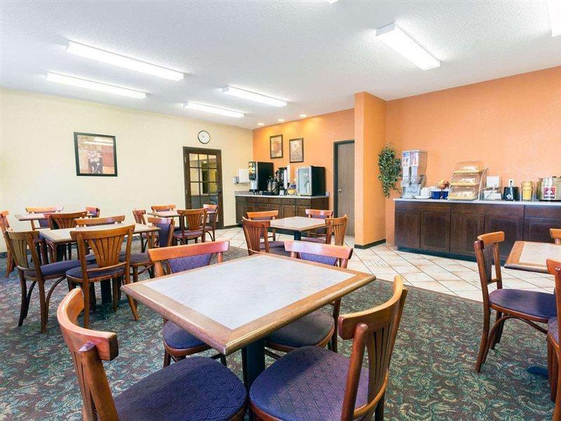 Days Inn By Wyndham Colorado Springs Airport Εξωτερικό φωτογραφία