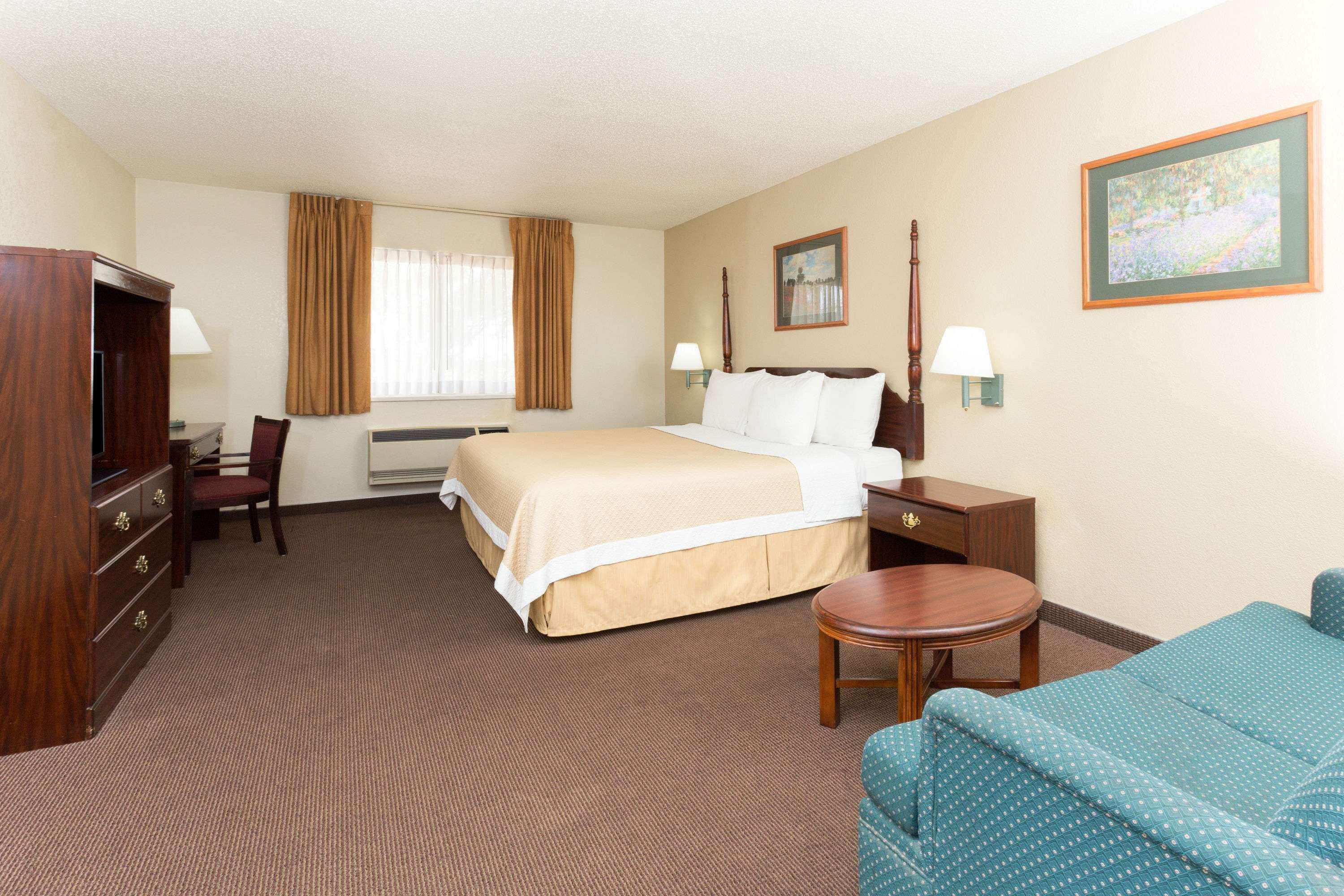 Days Inn By Wyndham Colorado Springs Airport Εξωτερικό φωτογραφία