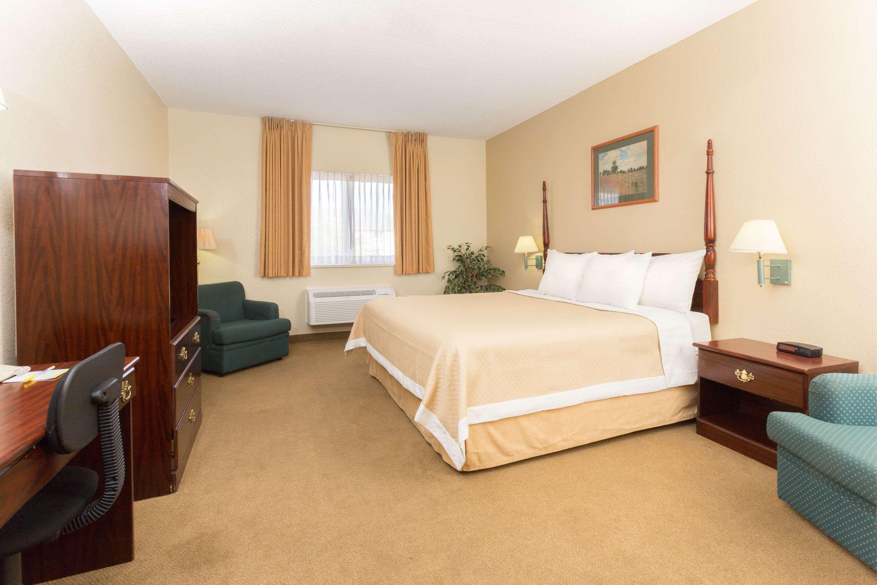 Days Inn By Wyndham Colorado Springs Airport Εξωτερικό φωτογραφία